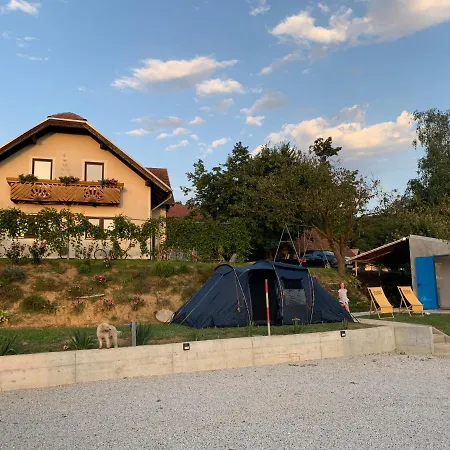 Beehappy Farmstay Camping * Podlehnik